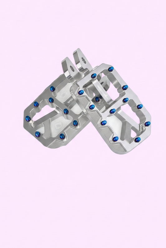 Wide pegs (prickly style)